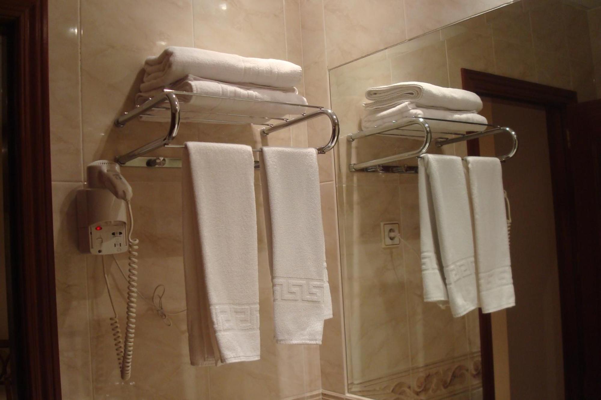 Roma Aurea Hotel ตาลาเวรา เดลา เรย์นา ภายนอก รูปภาพ