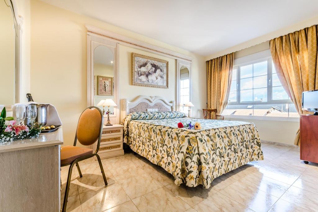 Roma Aurea Hotel ตาลาเวรา เดลา เรย์นา ภายนอก รูปภาพ