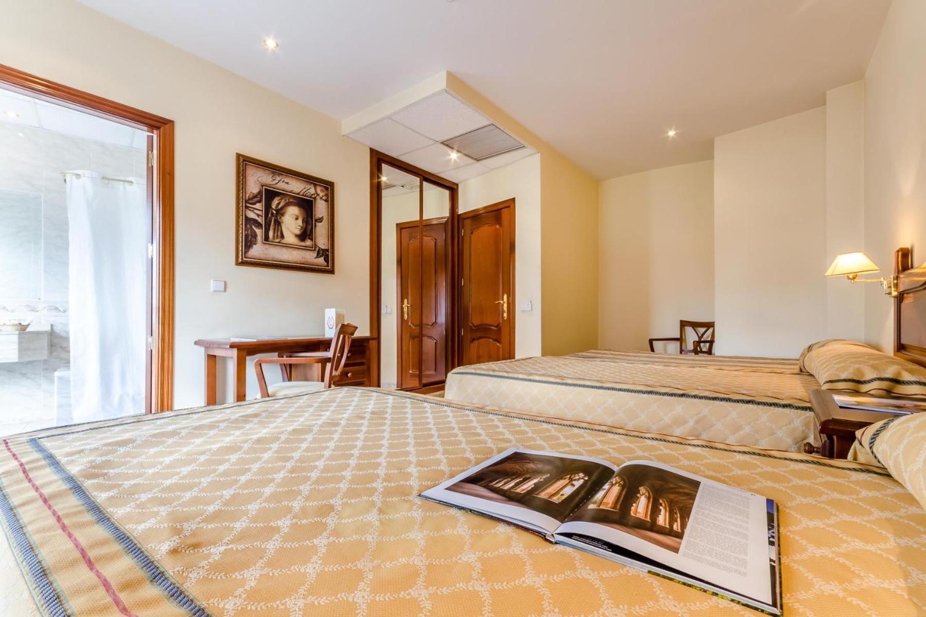Roma Aurea Hotel ตาลาเวรา เดลา เรย์นา ภายนอก รูปภาพ