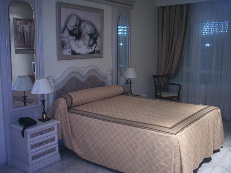 Roma Aurea Hotel ตาลาเวรา เดลา เรย์นา ภายนอก รูปภาพ